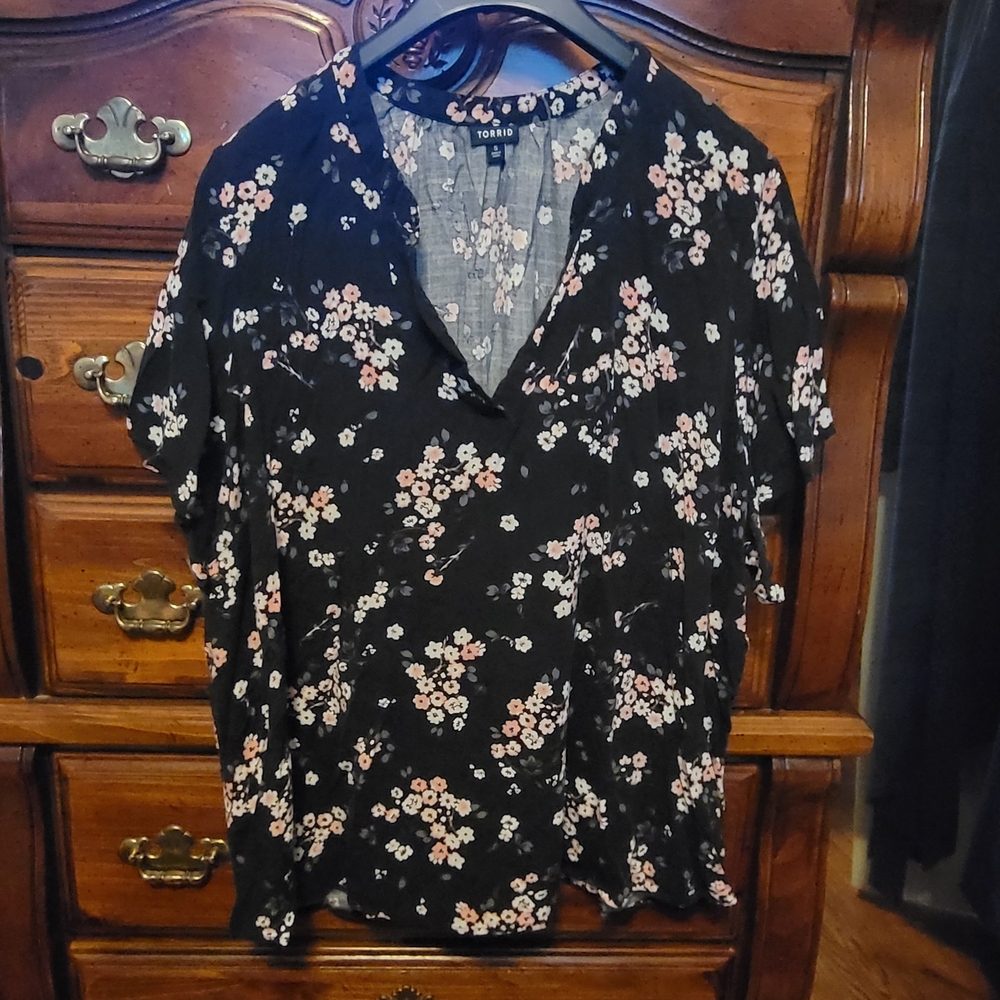 Torrid 5X Black and Pink Floral Blouse
